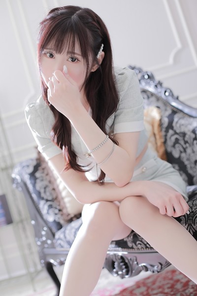 新人モモカ